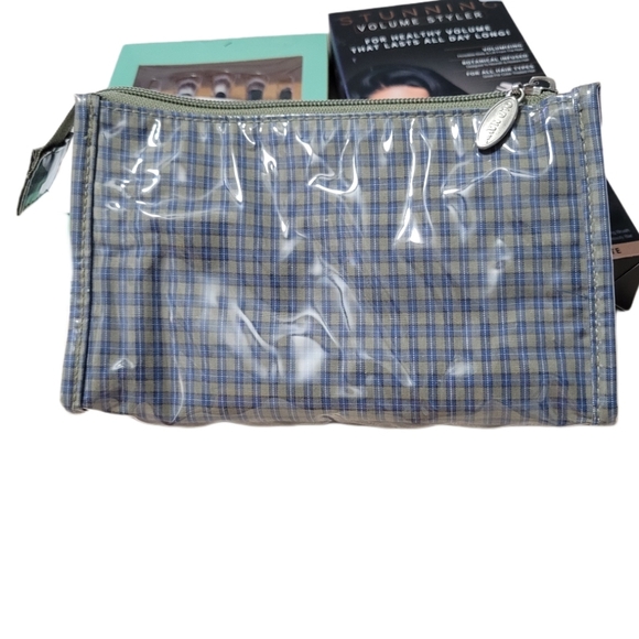 Beauty Bundle Volume adding brush, Nail polish strips, Make-up brushes, & Bag - Picture 6 of 16